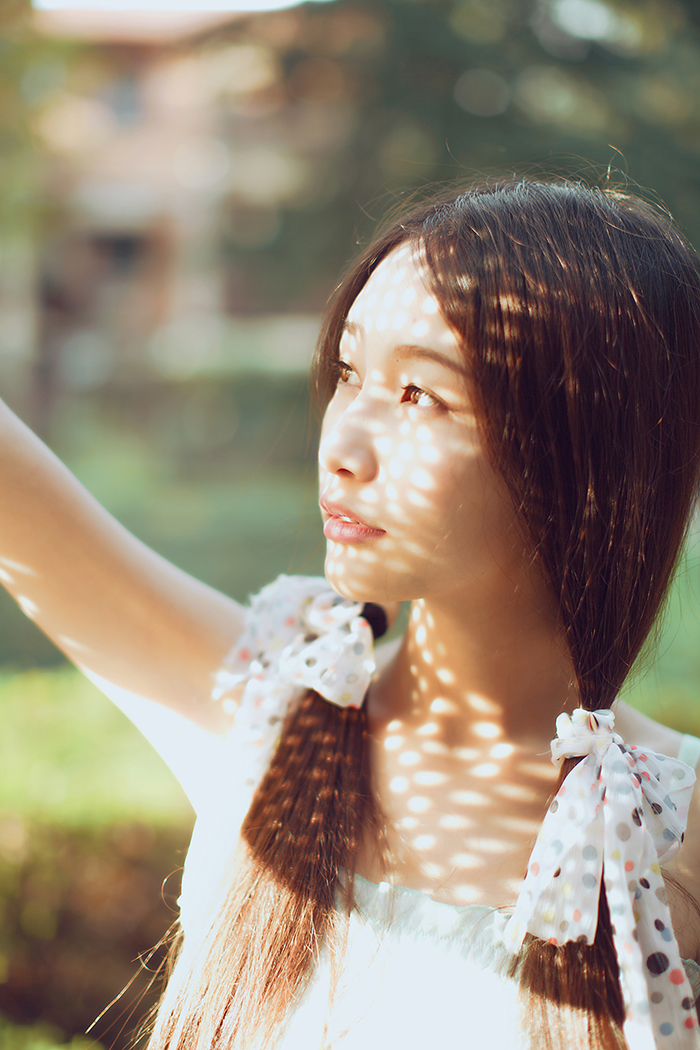 甜美系草帽女孩天真烂漫