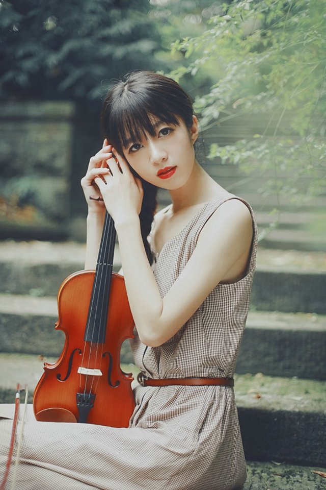文艺清新小提琴美女优雅奏乐