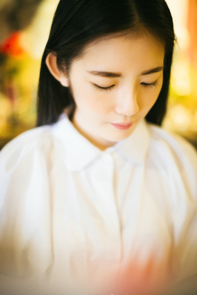 白衬衫气质美女优雅迷人