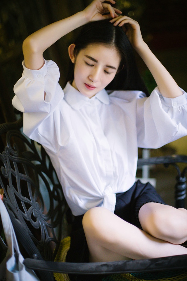 白衬衫气质美女优雅迷人