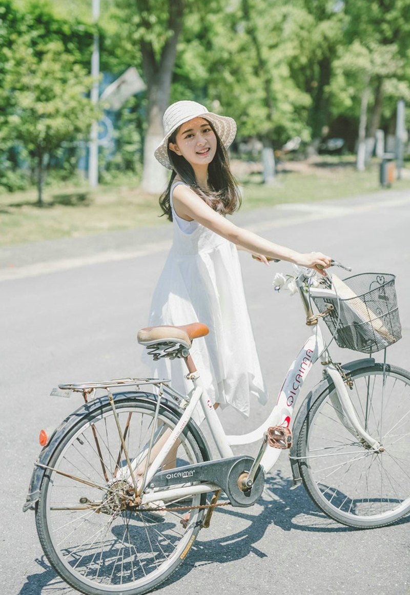 清新靓丽的美女妮妮夏日清凉写真