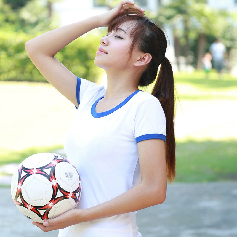 青春马尾热爱足球的少女清新活力