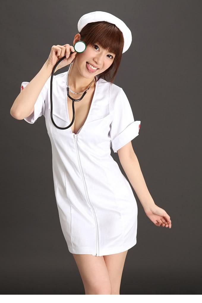 甜美护士MM低胸春光请君欣赏
