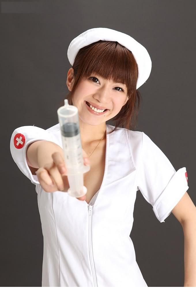 甜美护士MM低胸春光请君欣赏