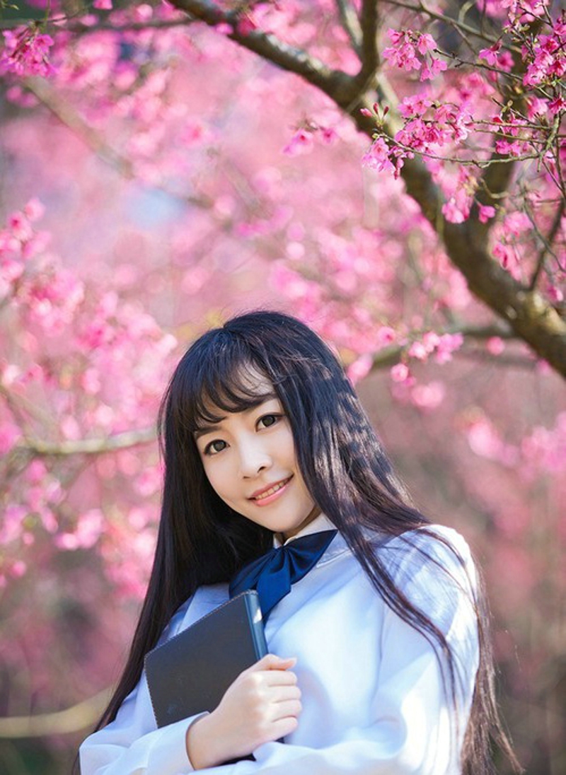 樱花树下的学生制服美女唯美清新
