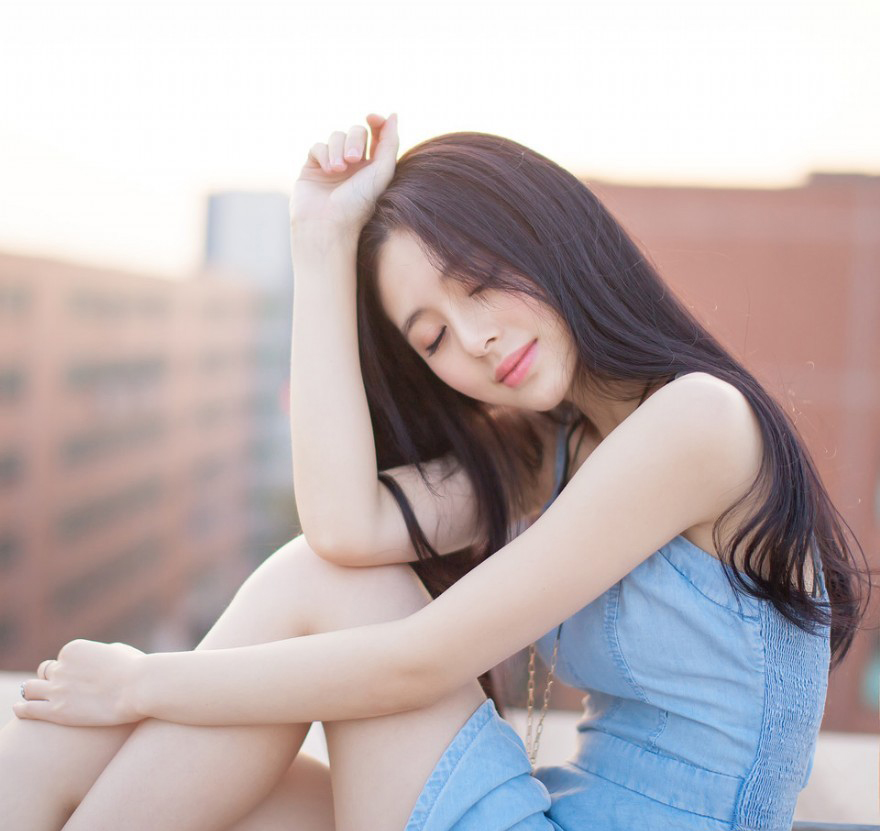 成熟校花天台唯美写真美艳动人