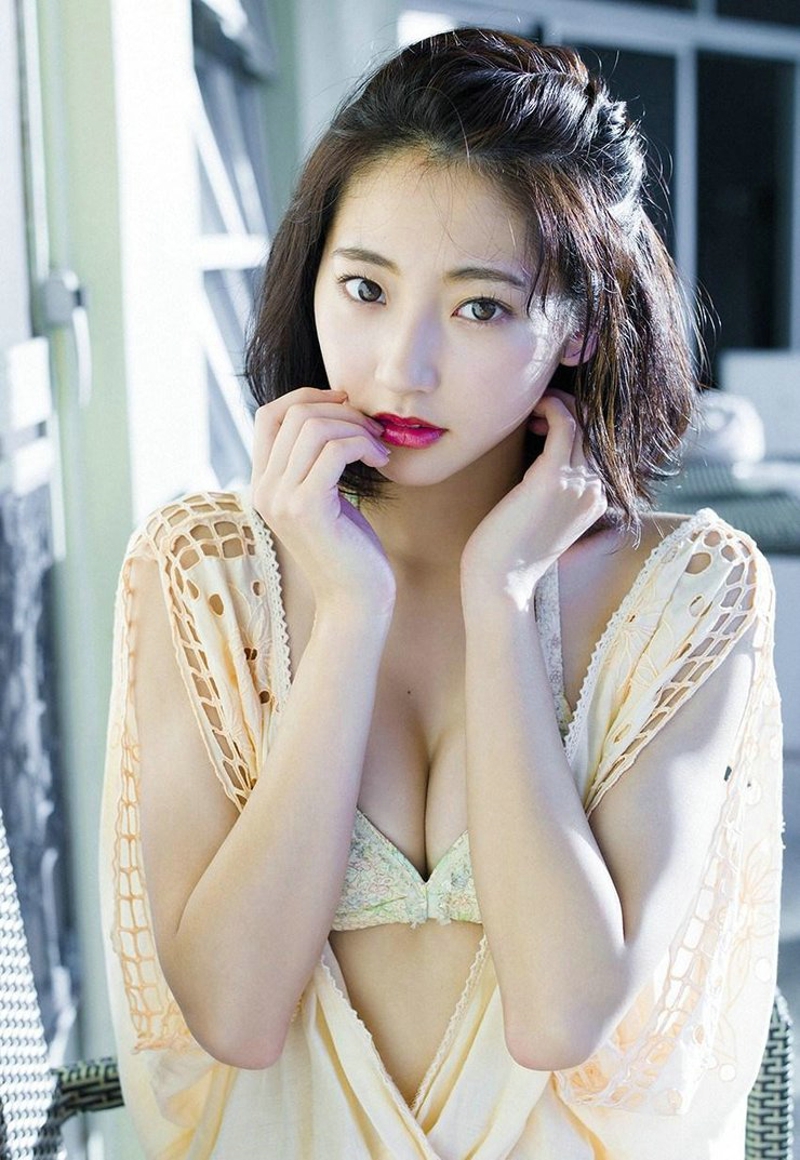 日本19岁美少女骨感高挑性感身材可爱迷人