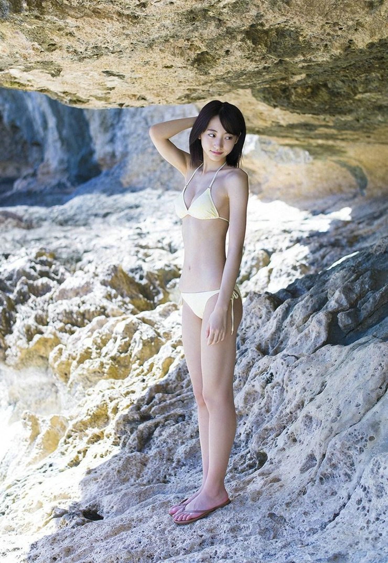 日本19岁美少女骨感高挑性感身材可爱迷人