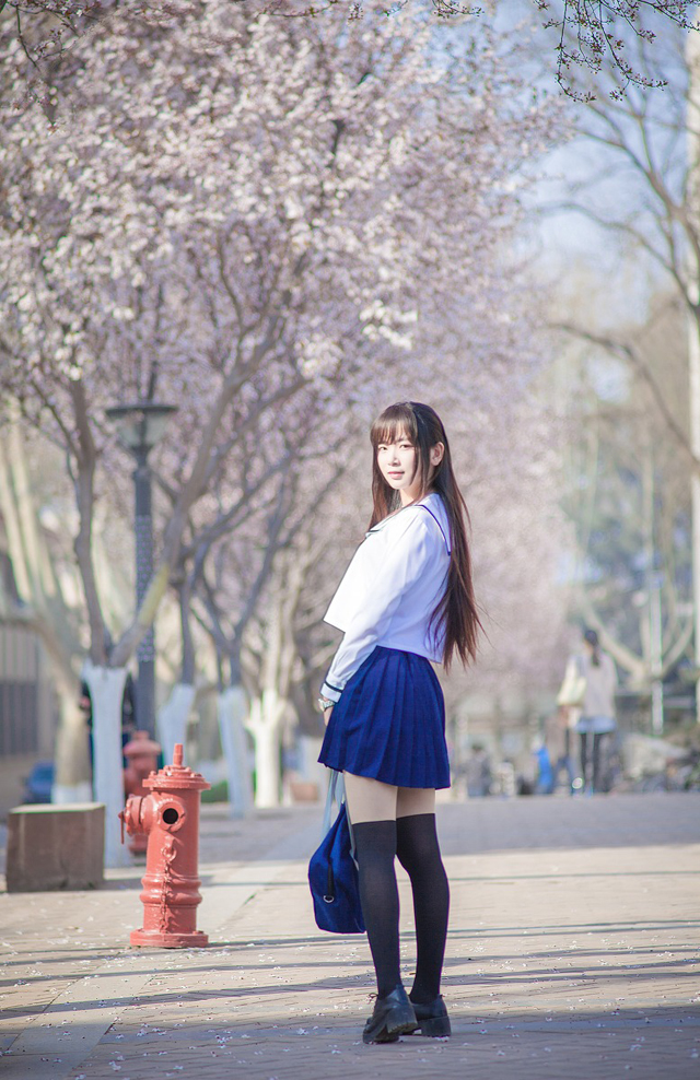 樱花三月里的超短学生装清纯美女唯美写真
