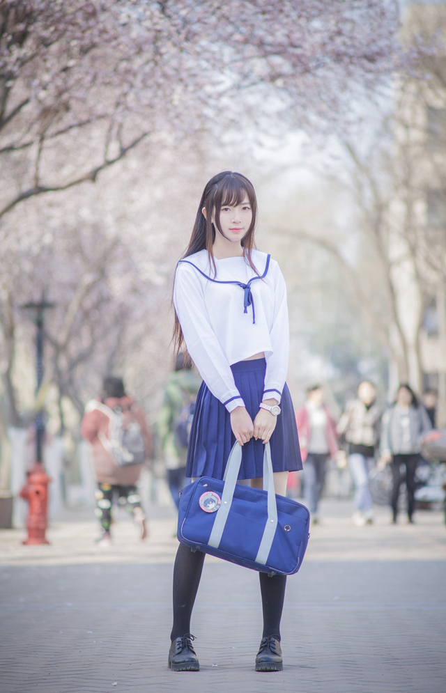 樱花三月里的超短学生装清纯美女唯美写真