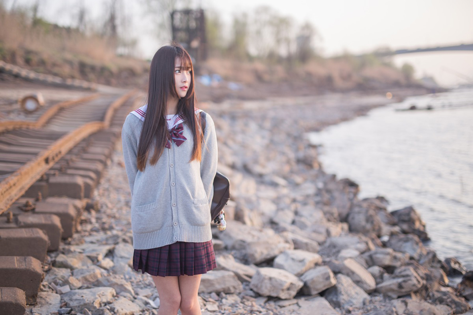 长发刘海超短学生装清纯美女唯美写真