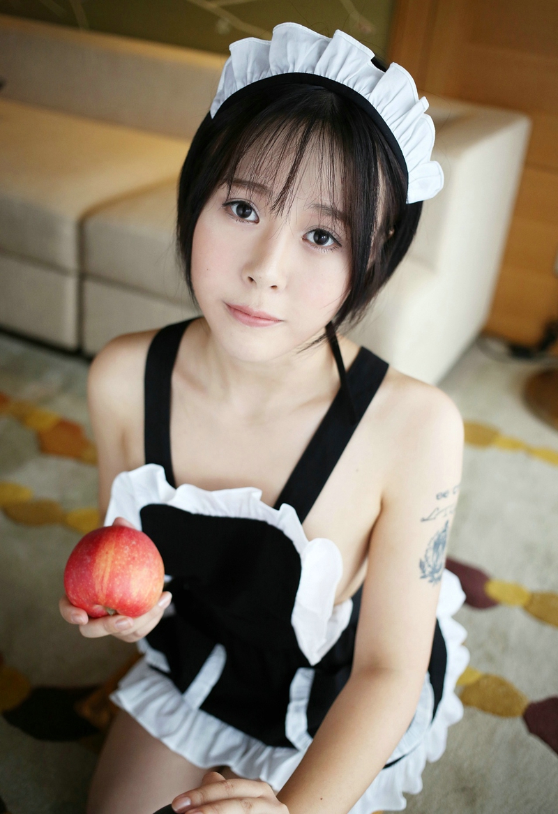 巨乳萝莉Evelyn艾莉性感女仆制服装真空诱惑