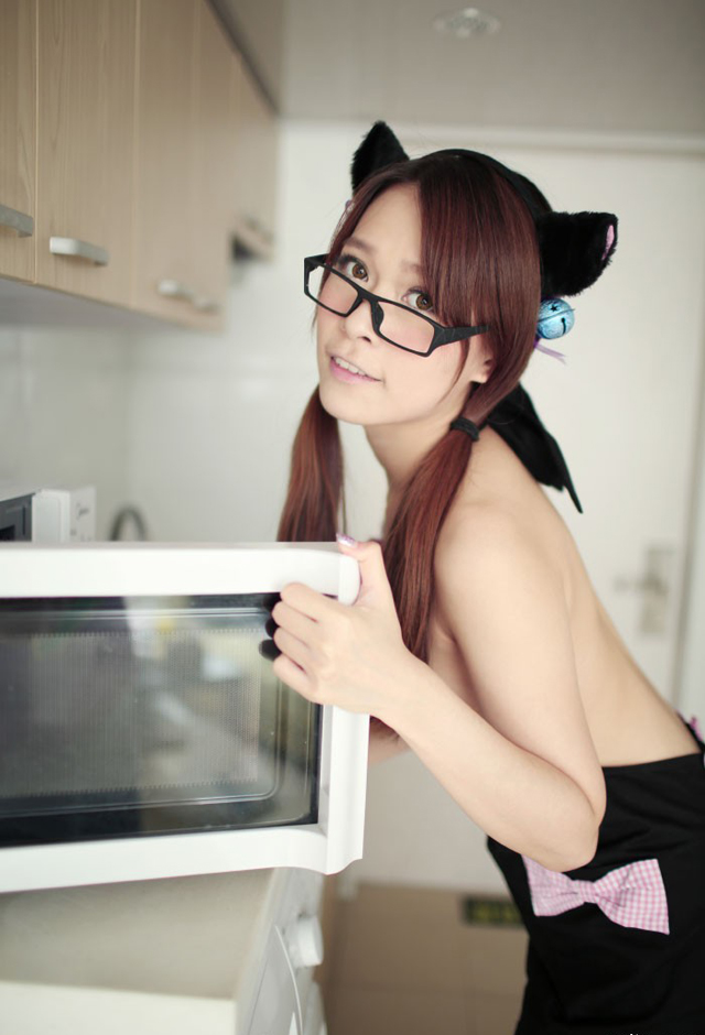 清新俏皮美女模特Carol性感厨房写真可爱无敌