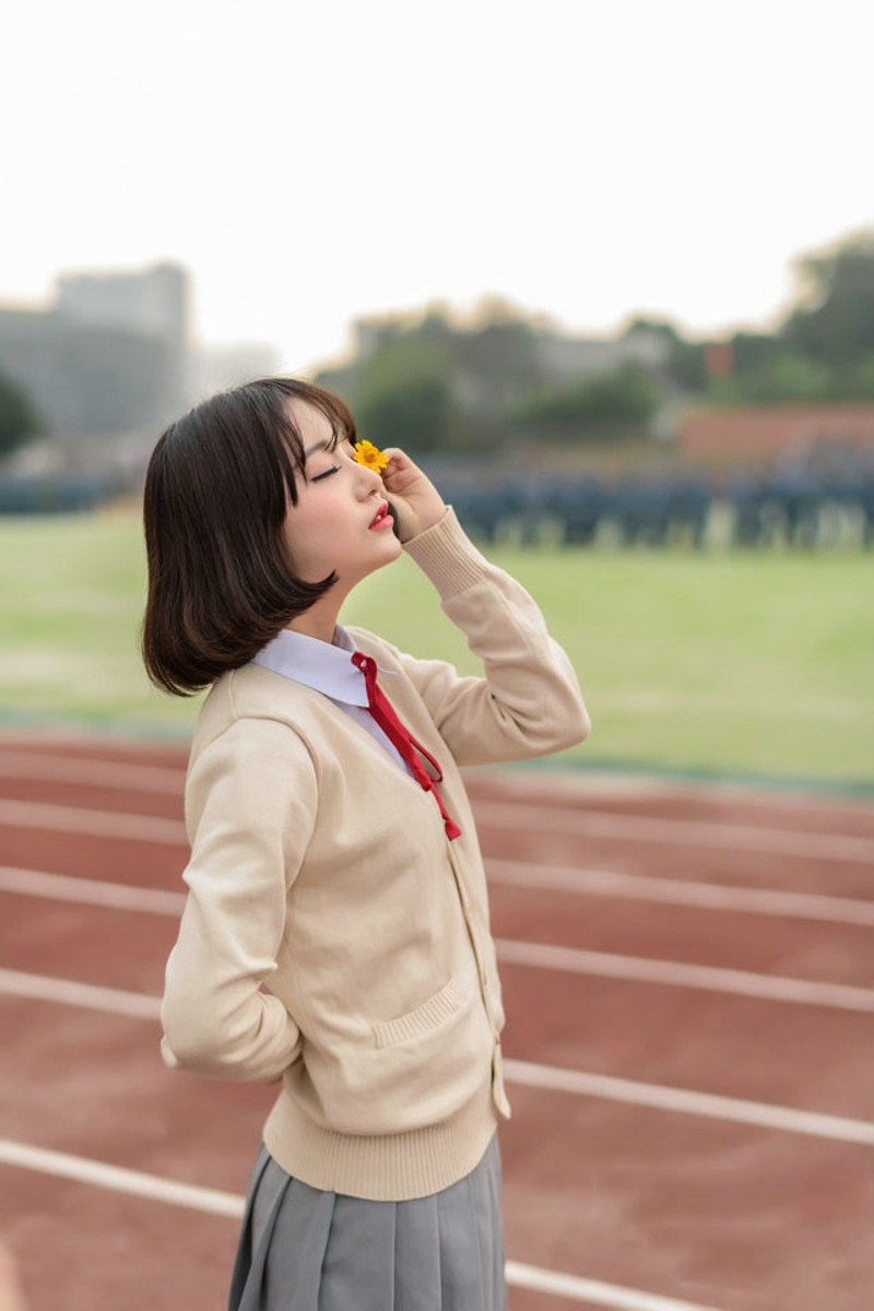 清纯校园妹子学生制服青春操场唯美写真