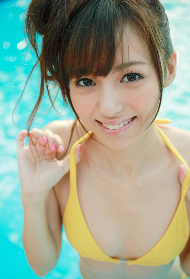 可爱日本女孩希志夏日清凉性感比基尼写真
