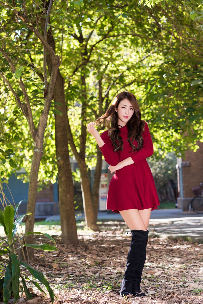 成熟魅力美女夏晴红色毛衣连衣裙气质写真