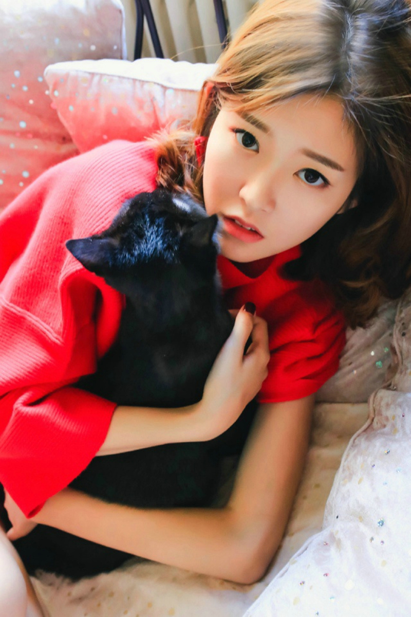 短发轻熟女私房寂寞孤独与猫度日