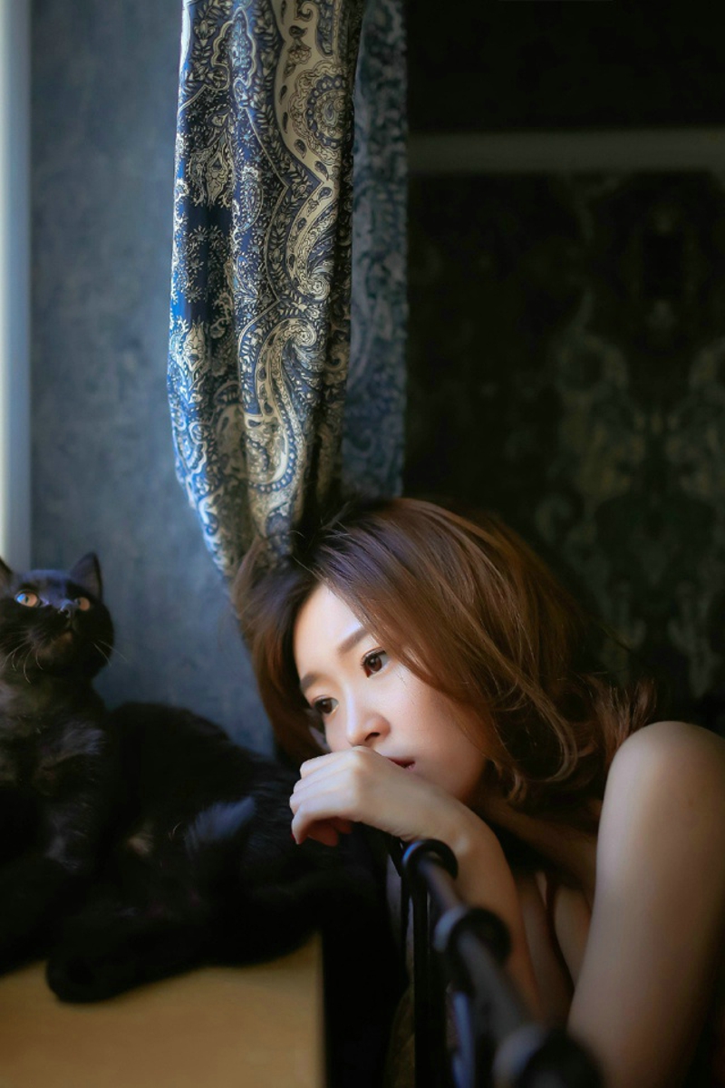 短发轻熟女私房寂寞孤独与猫度日