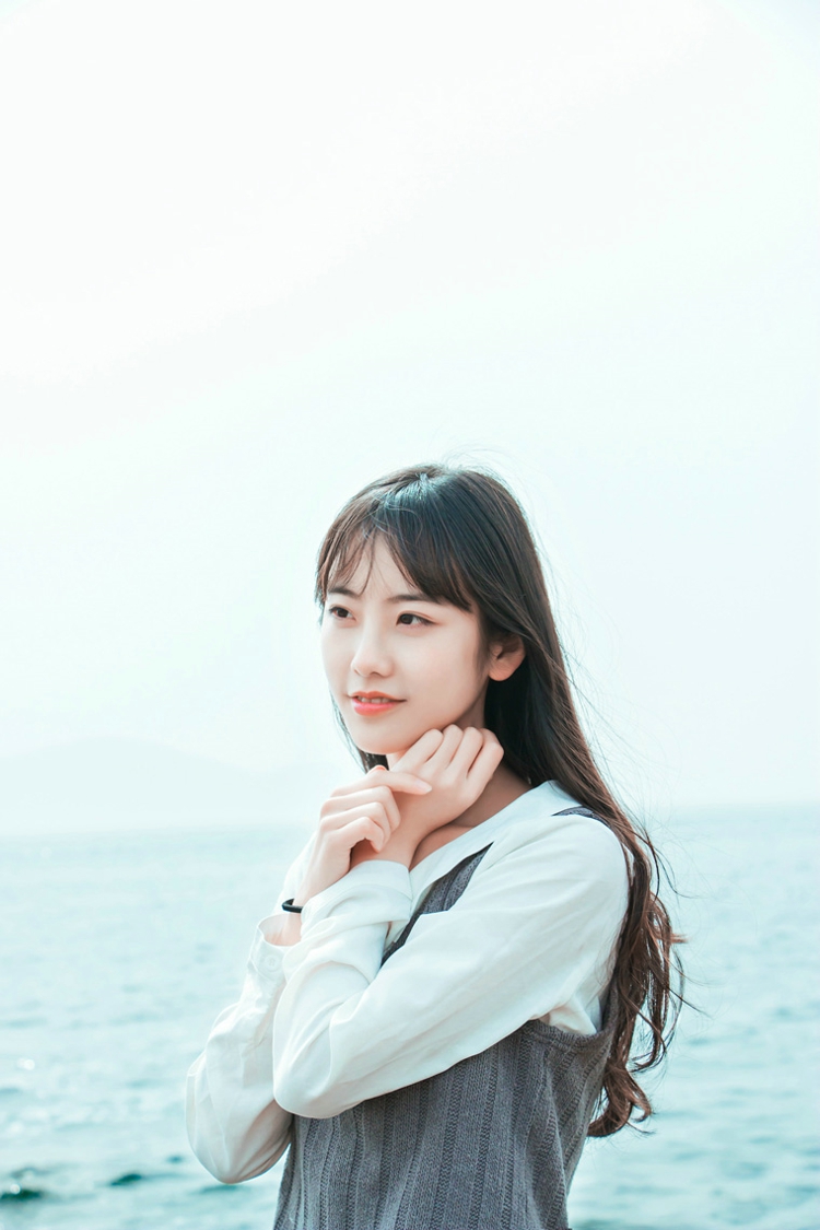 可爱美女海风轻吹你的秀发甜美清新