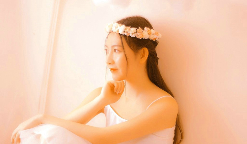 粉红娇嫩妹子吊带芭蕾舞甜美可人