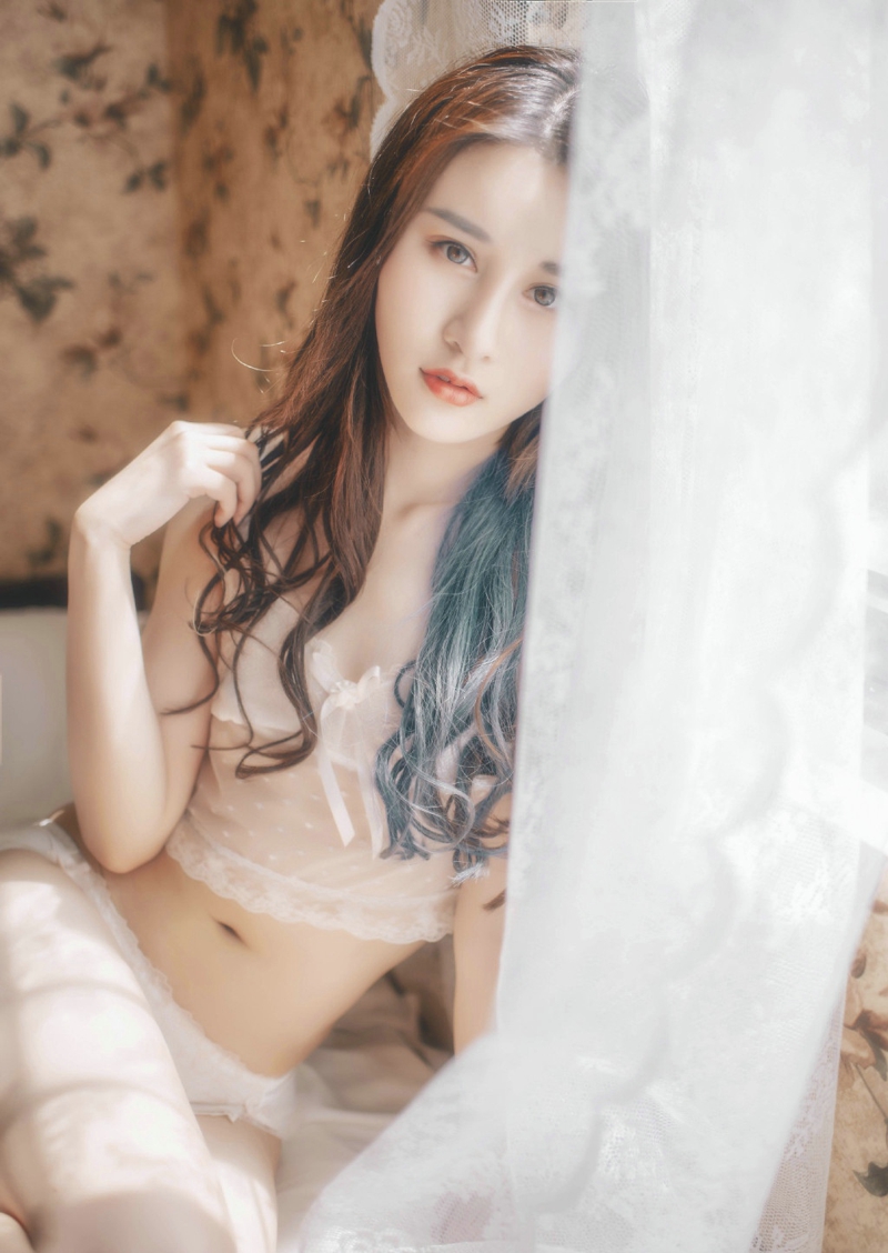 高颜值女神完美身材蕾丝诱惑唯美写真