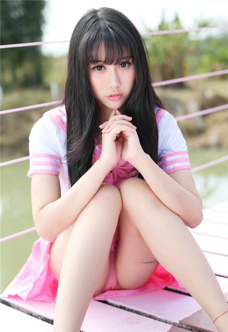 粉嫩美少女杨晓青儿清纯制服美腿诱惑抵挡不住