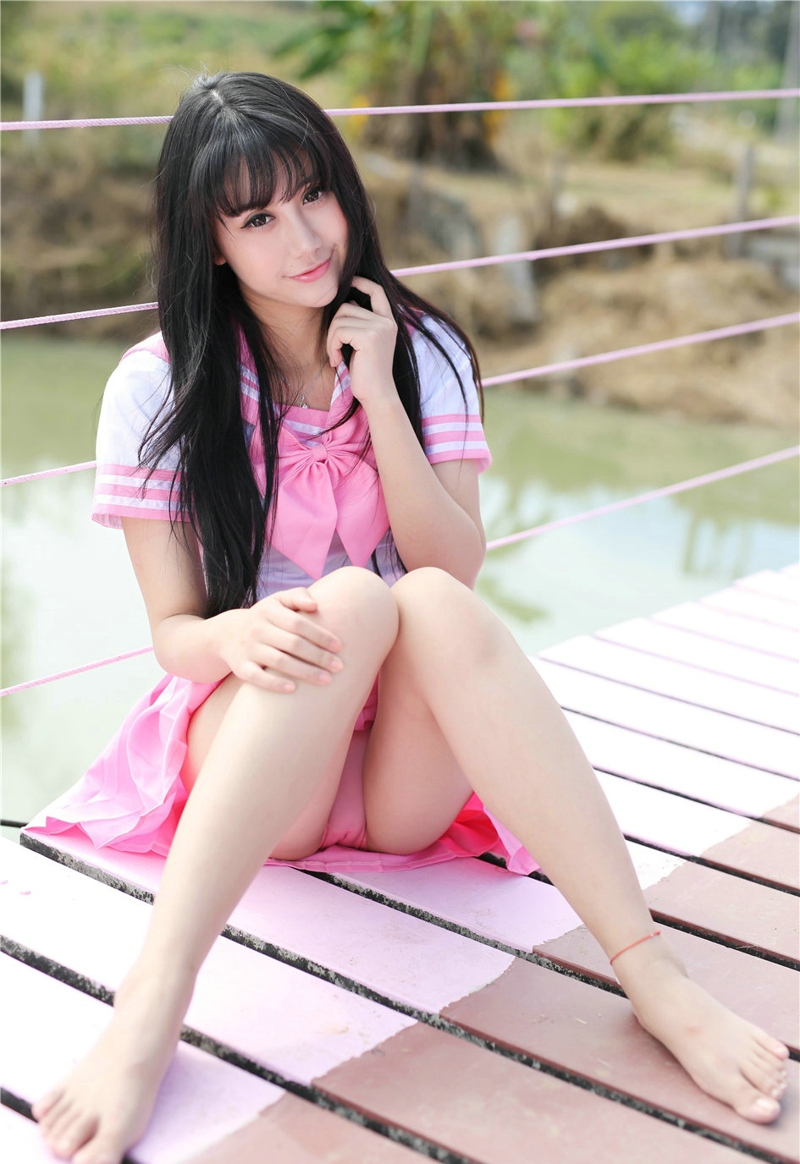 粉嫩美少女杨晓青儿清纯制服美腿诱惑抵挡不住