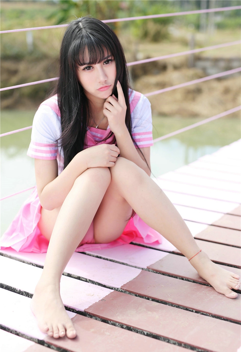 粉嫩美少女杨晓青儿清纯制服美腿诱惑抵挡不住