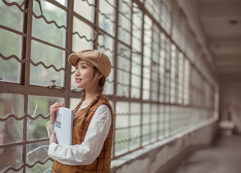 清纯少女复古写真书卷气质十足