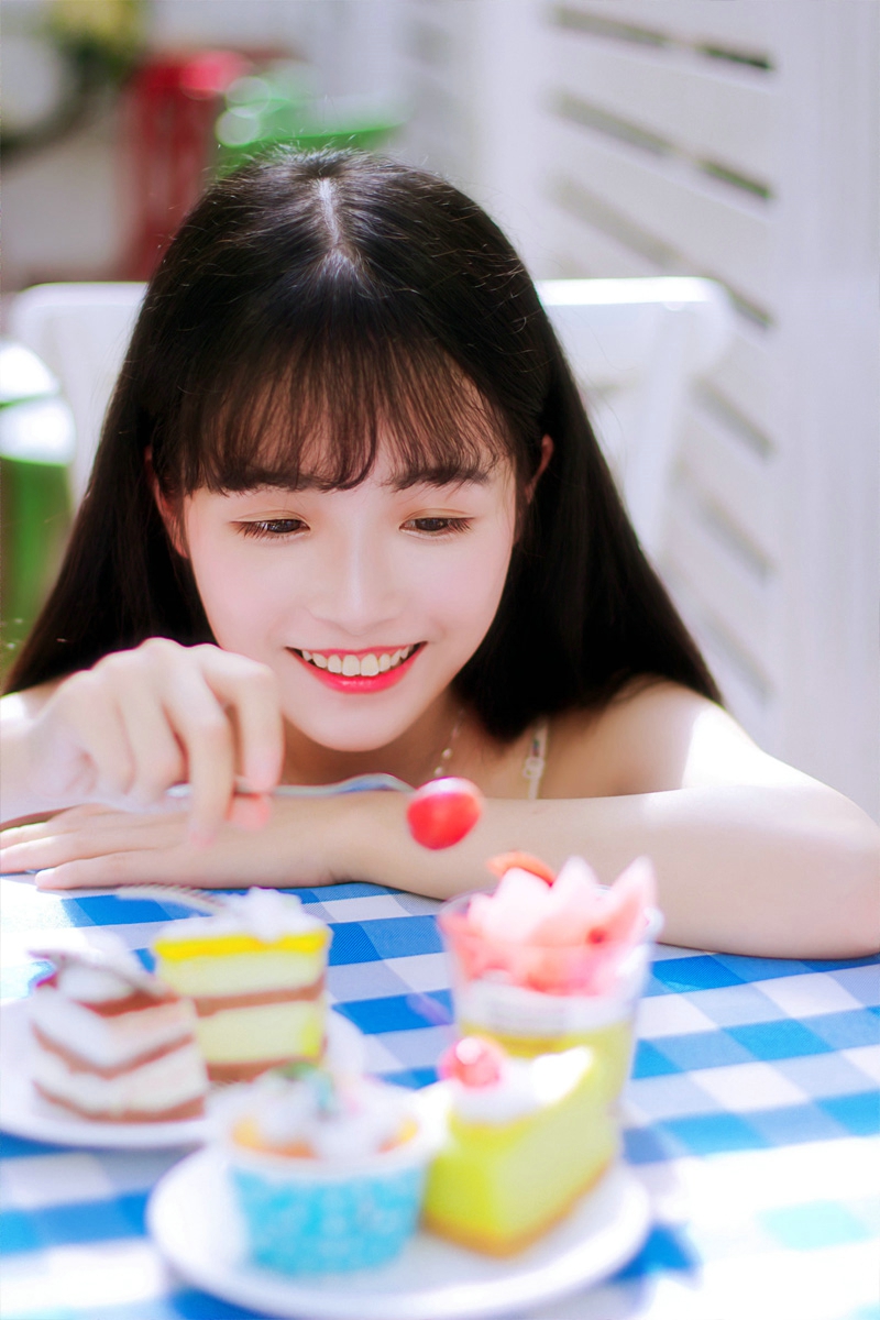 甜美女生粉嫩唇色娇艳欲滴