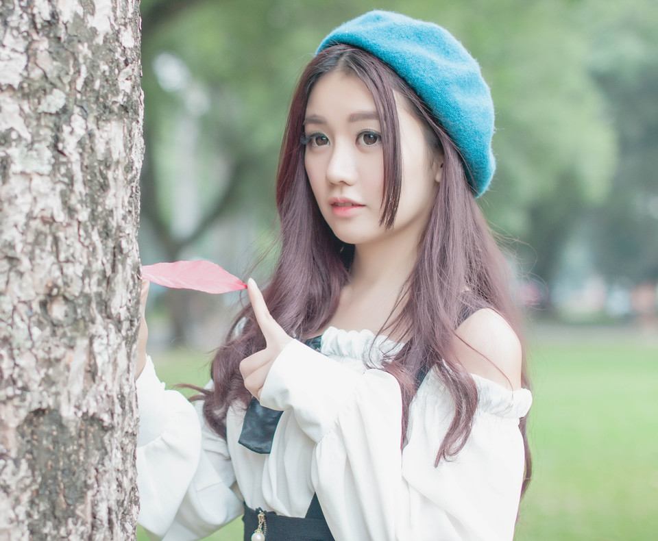 清新甜美的贝雷帽少女冬日里的甜甜初恋