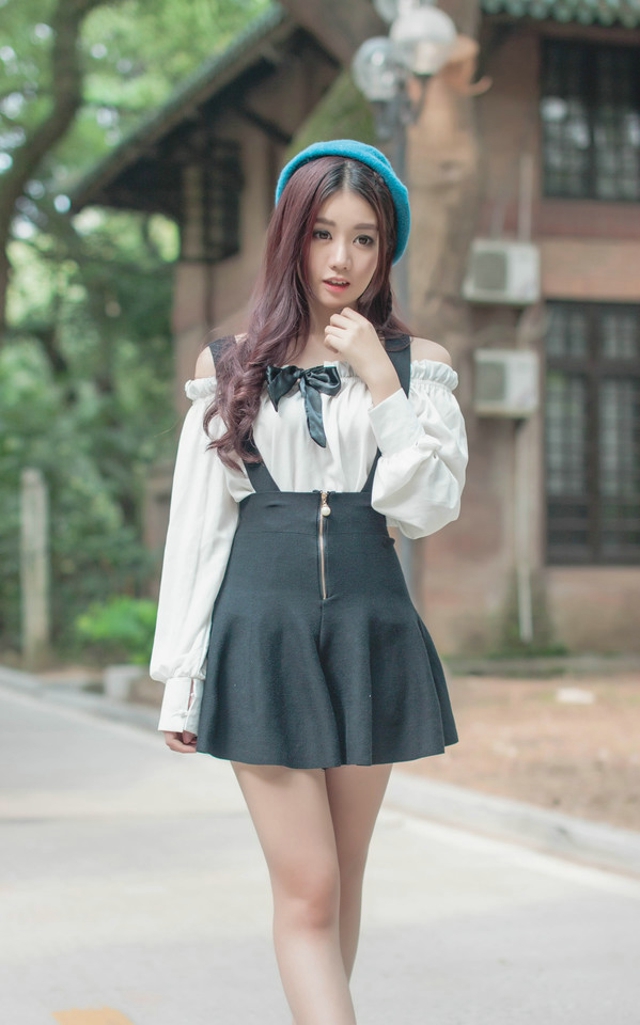 清新甜美的贝雷帽少女冬日里的甜甜初恋