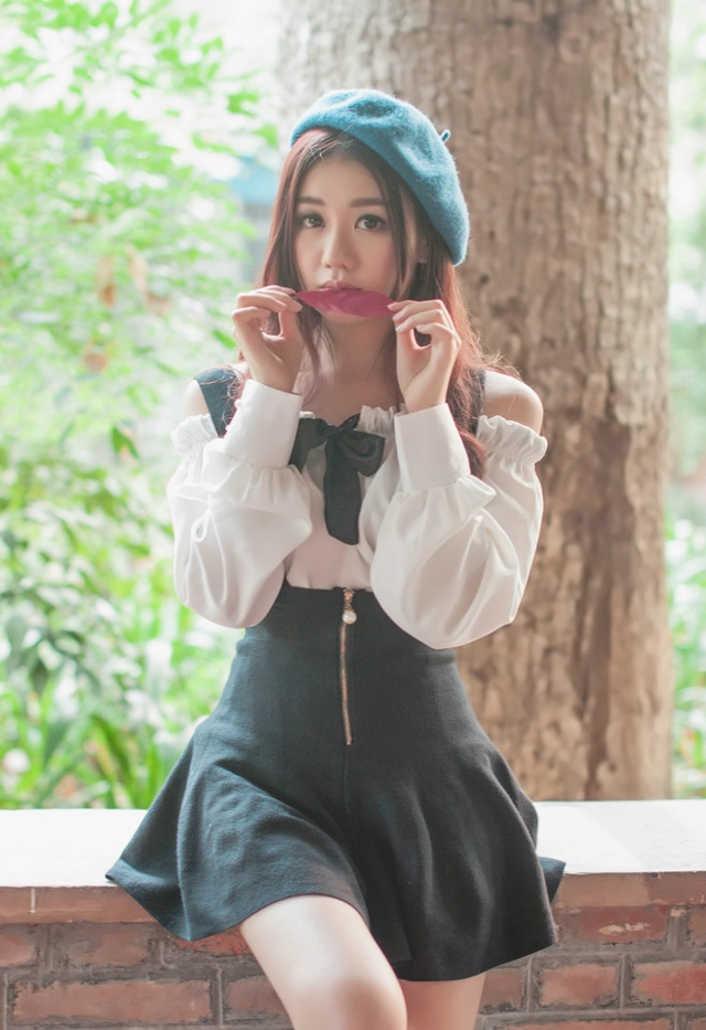 清新甜美的贝雷帽少女冬日里的甜甜初恋