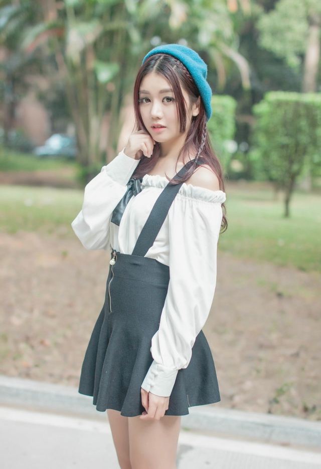 清新甜美的贝雷帽少女冬日里的甜甜初恋