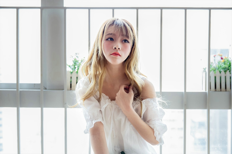 恬静清纯美女清新私房明眸与花儿