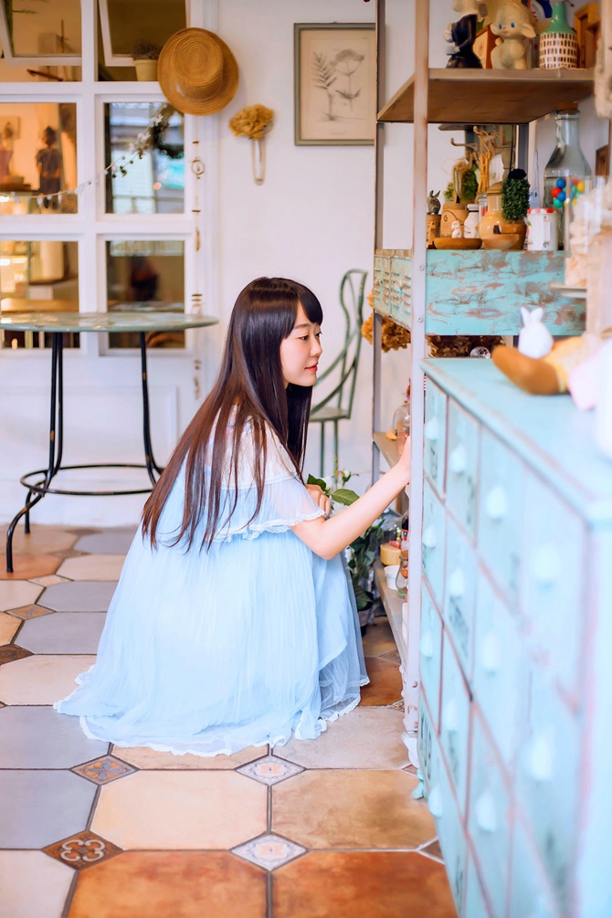 清纯漂亮脸蛋小美女居家甜美写真