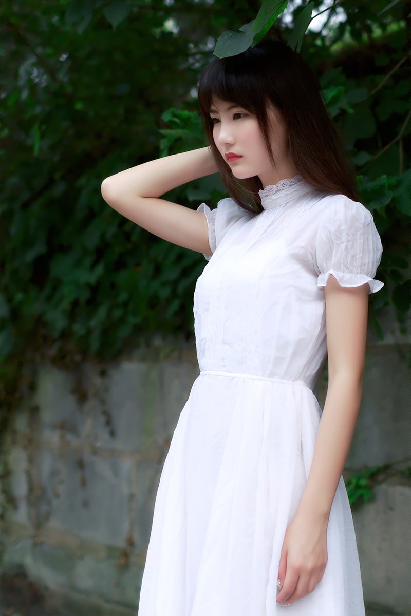 清纯靓丽白色连衣裙校花校园甜美写真
