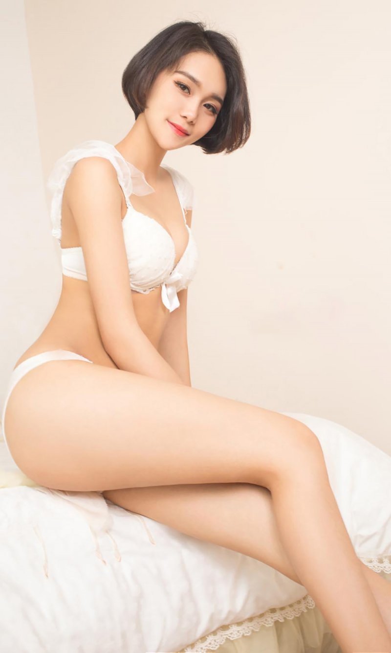 诱惑十足的美女嫩模曾娜人体摄影写真