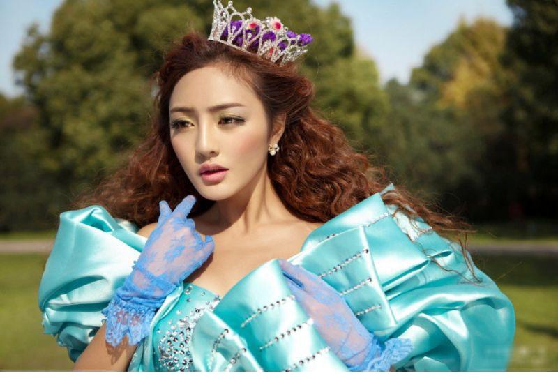 媚眼MM红唇逐笑唯美婚纱