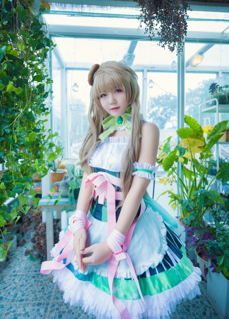 猫脸老太太南小鸟女仆制服白丝诱惑cos