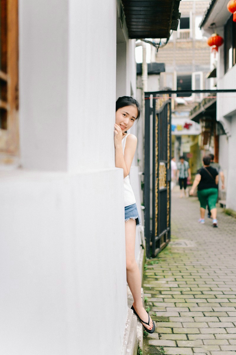 元气少女清新长发俏皮户外自然写真