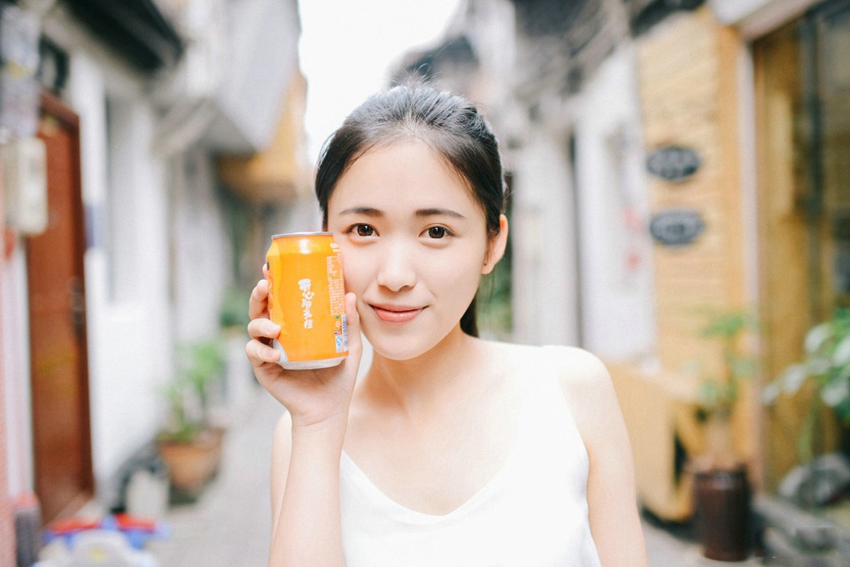 元气少女清新长发俏皮户外自然写真