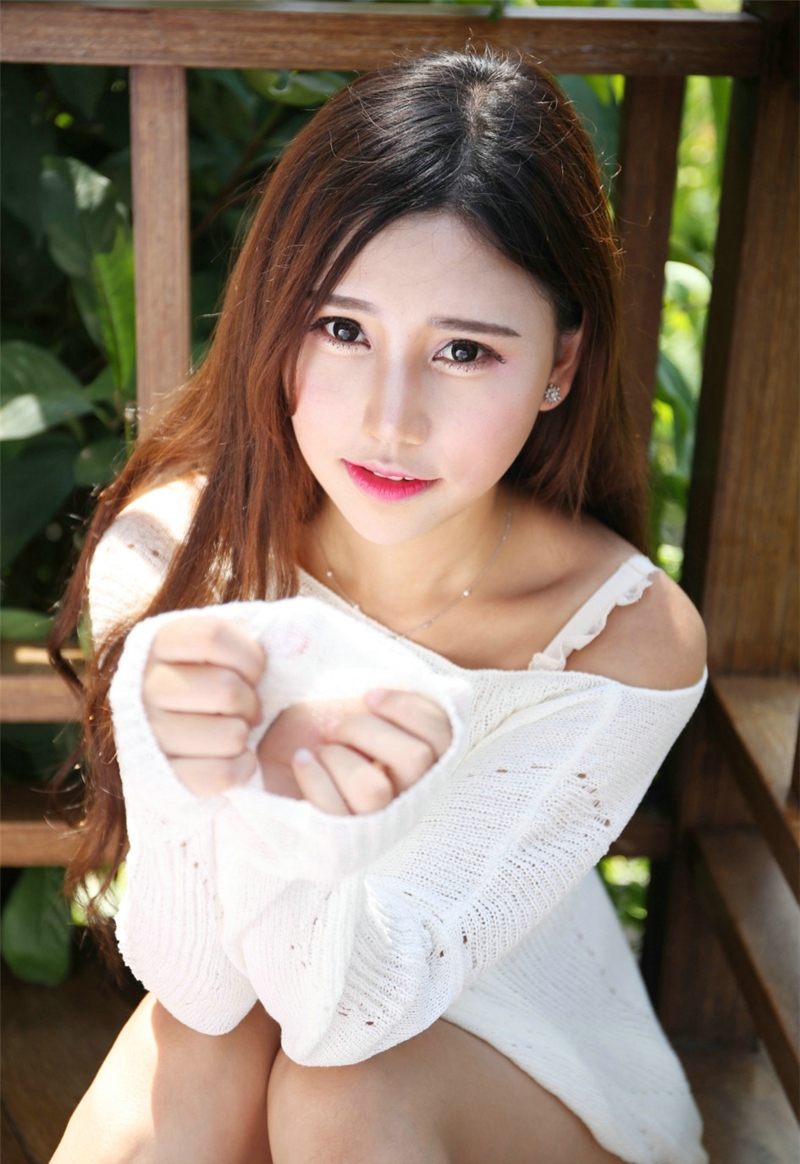 清甜女神Milk楚楚别墅阳光白皙写真光彩夺目