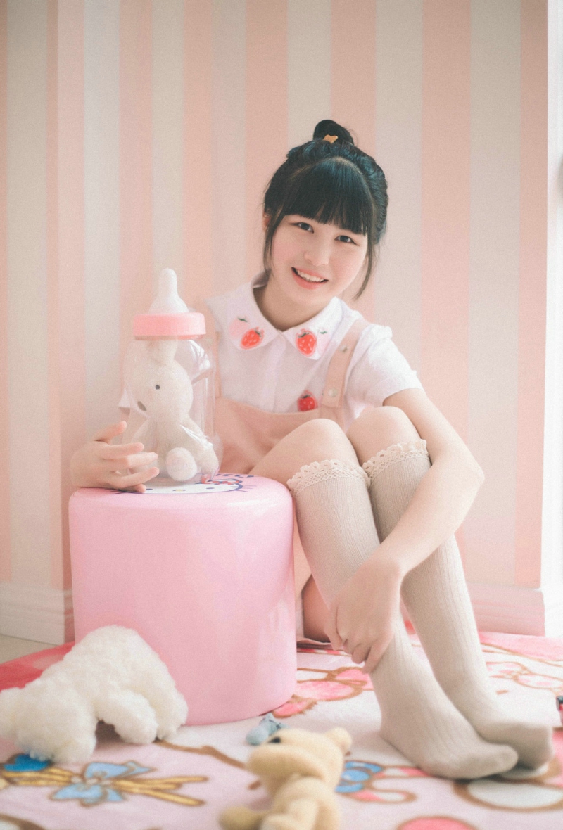粉嫩婴儿肥脸蛋学生妹清新迷人私房