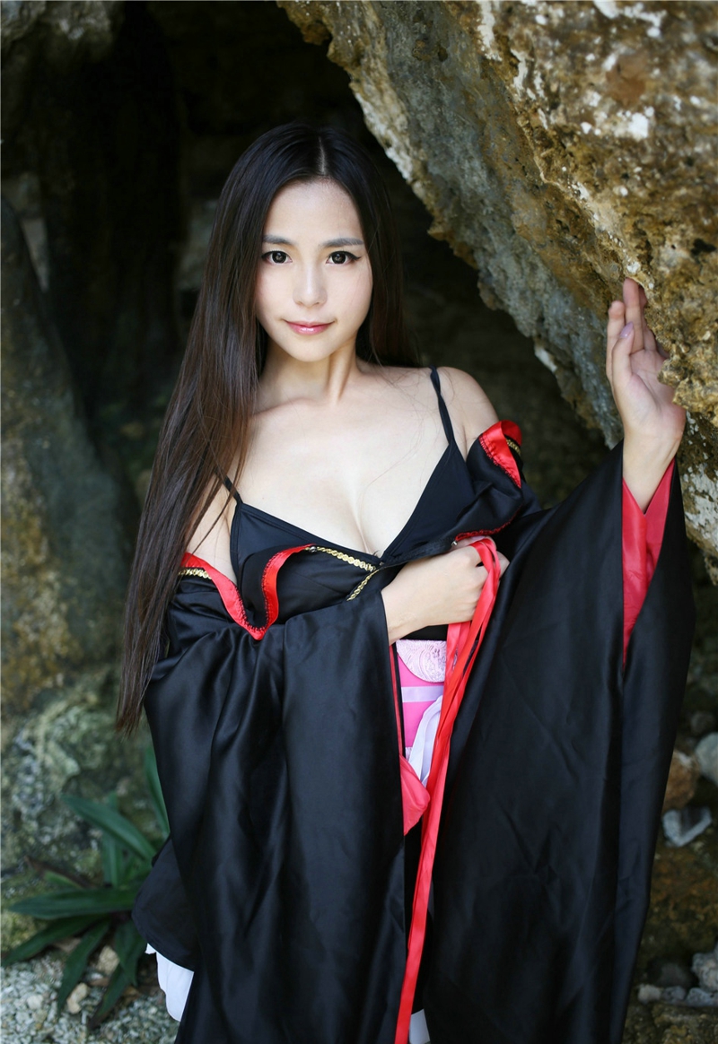 日本美女moa和服海边性感写真阳光迷人