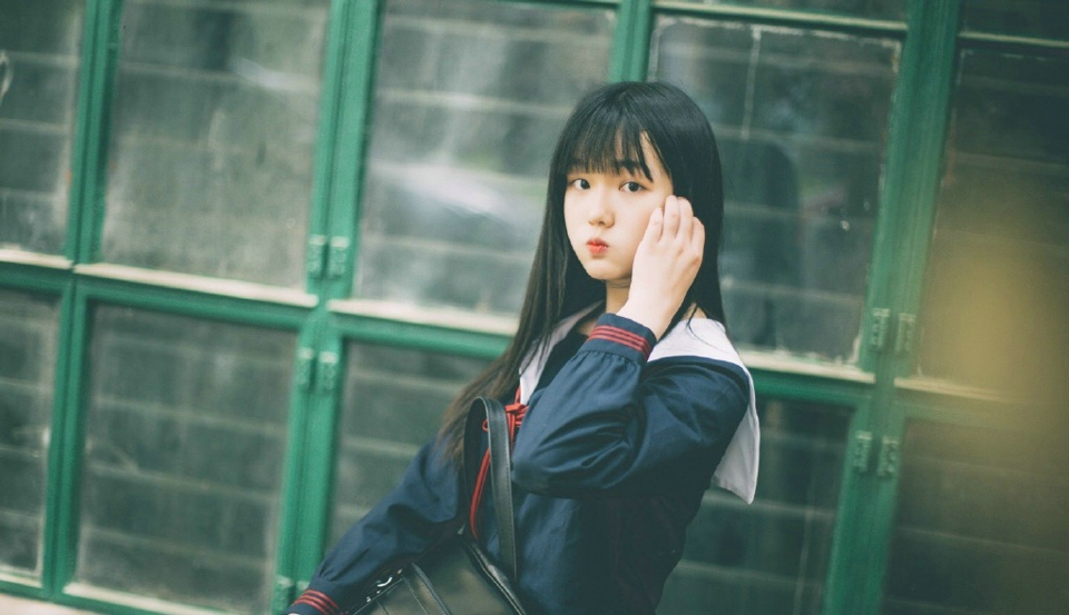 清纯平刘海学生妹可爱卖萌清新可人