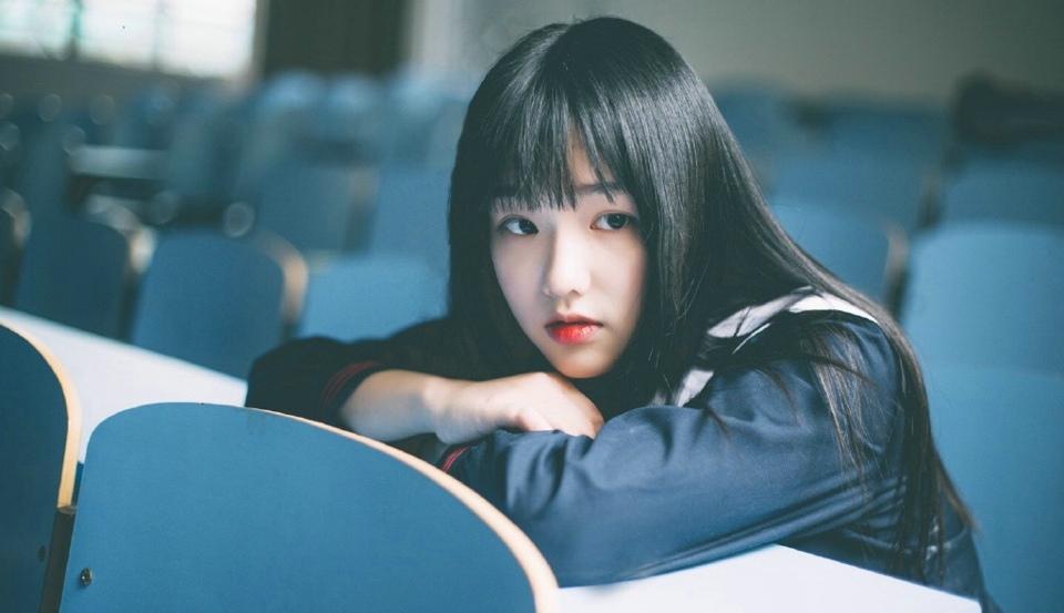 清纯平刘海学生妹可爱卖萌清新可人