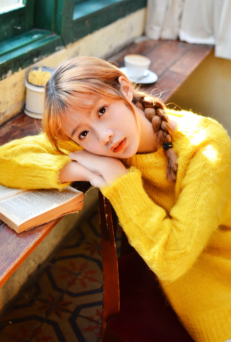 清纯音乐少女钢琴室内清新写真