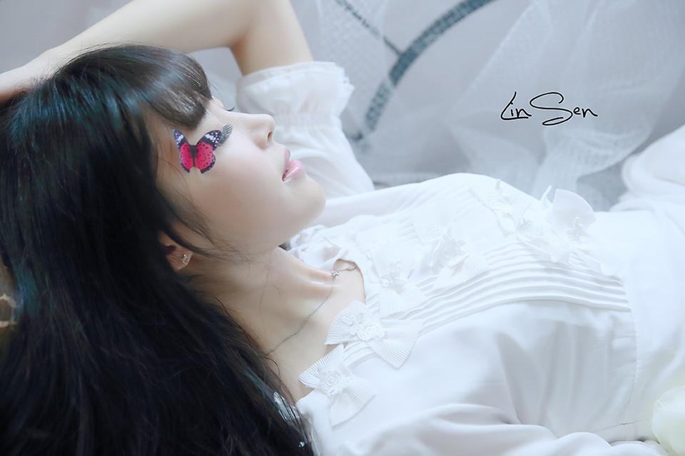 清香美女私房温馨写真宛如花飞蝶舞