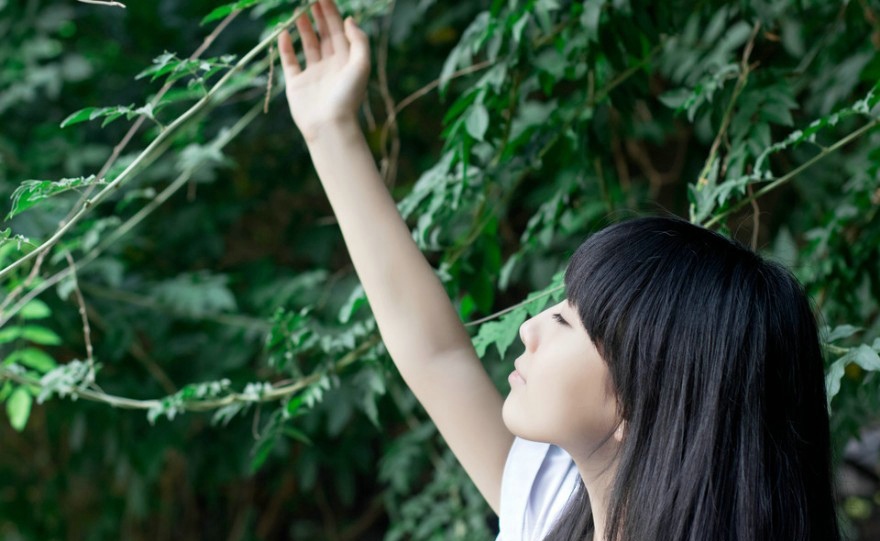 清纯可爱的黑长直学生妹度过周末的小时光